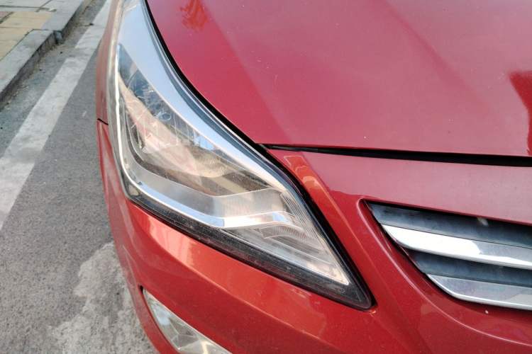Used Hyundai Verna (older generation) 2014 1.4L Automatic Smart GLS Right Front Headlight