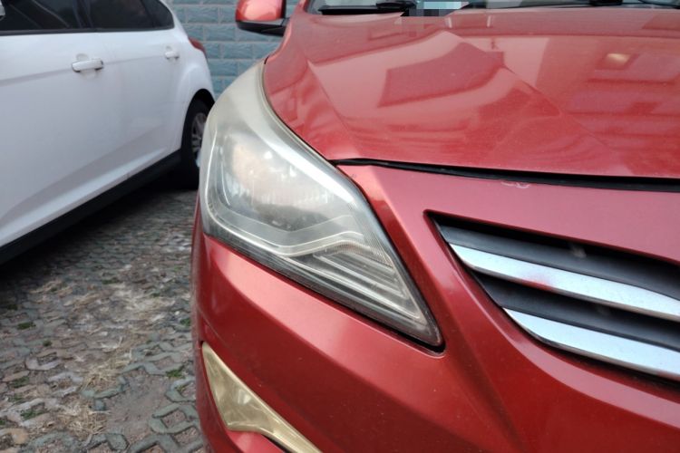 Used Hyundai Verna (older generation) 2014 1.4L Manual Smart GLS Trim Right Front Headlight