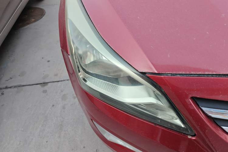 Used Hyundai Verna (older generation) 2014 1.4L Manual Smart GLS Trim Right Front Headlight