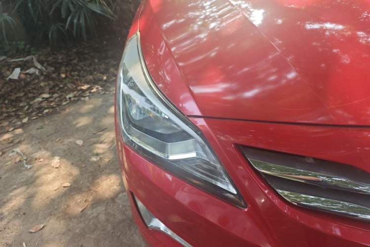 Used Hyundai Verna (older generation) 2014 1.4L Manual Smart GLS Trim Right Front Headlight