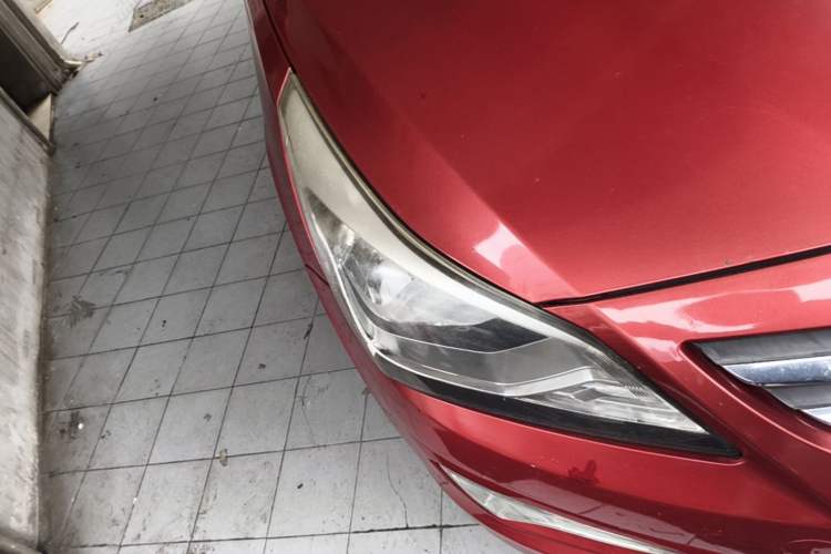 Used Hyundai Verna (older generation) 2014 1.4L Manual Smart GLS Trim Right Front Headlight