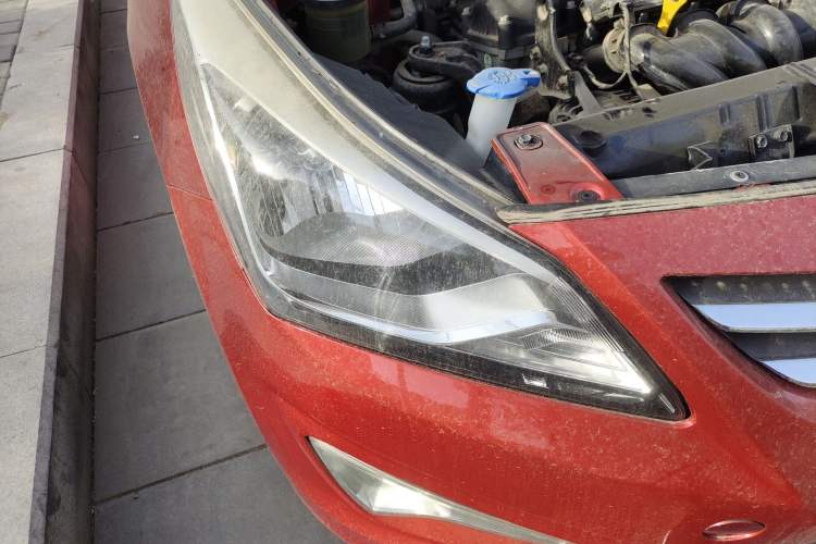 Used Hyundai Verna (older generation) 2014 1.4L Automatic Smart GLS Right Front Headlight