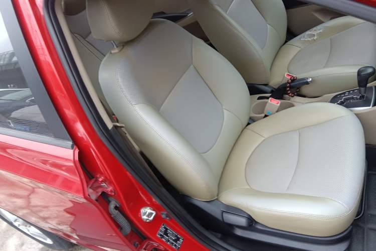 Used Hyundai Verna (older generation) 2014 1.4L Automatic Smart GLS Right Front Seat
