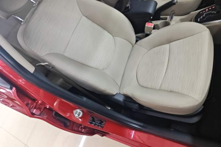 Used Hyundai Verna (older generation) 2014 1.4L Automatic Smart GLS Right Front Seat