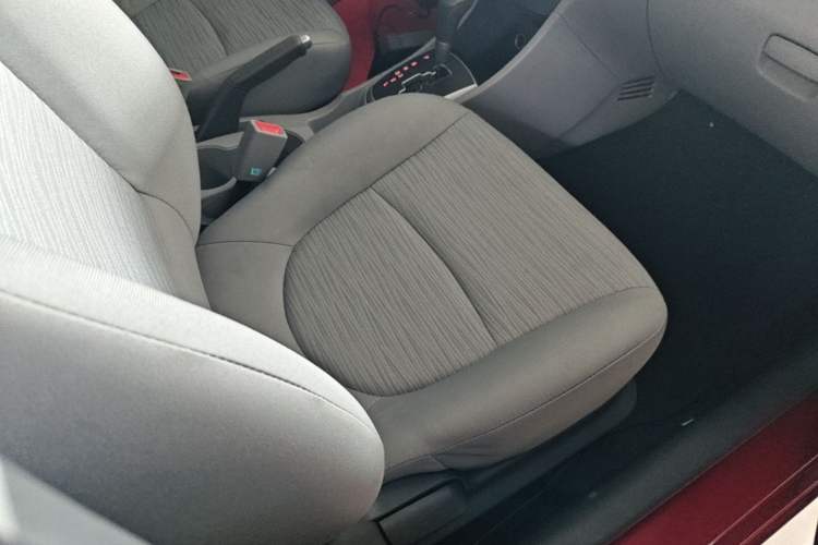 Used Hyundai Verna (older generation) 2014 1.4L Automatic Smart GLS Right Front Seat