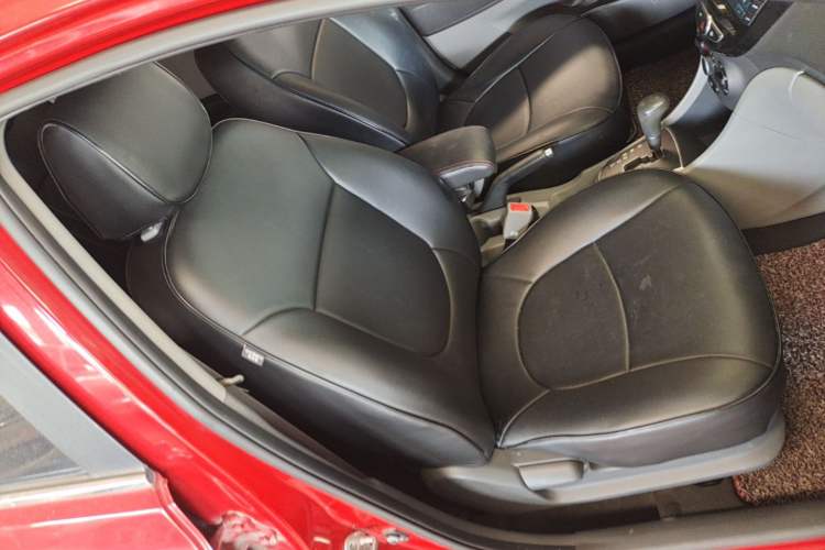Used Hyundai Verna (older generation) 2014 1.4L Automatic Smart GLS Right Front Seat