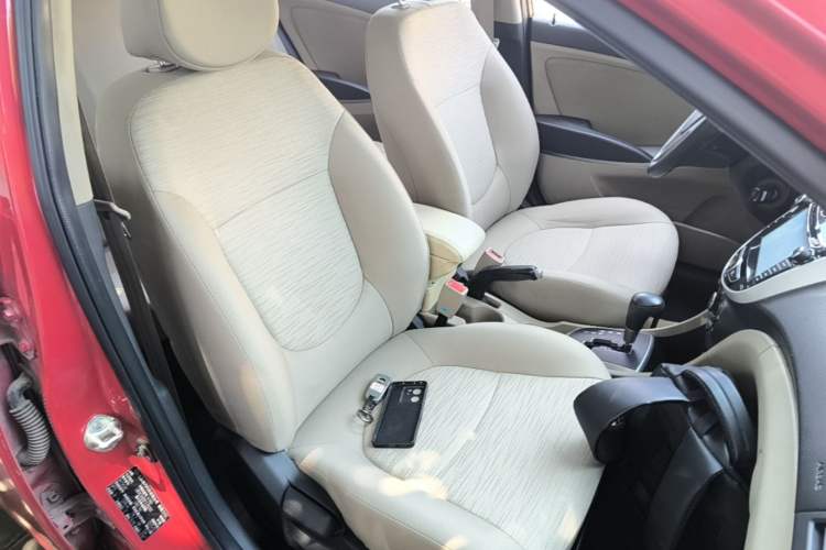 Used Hyundai Verna (older generation) 2014 1.4L Automatic Smart GLS Right Front Seat