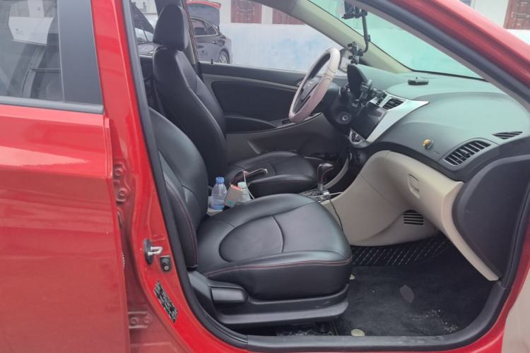 Used Hyundai Verna (older generation) 2014 1.4L Automatic Smart GLS Right Front Seat