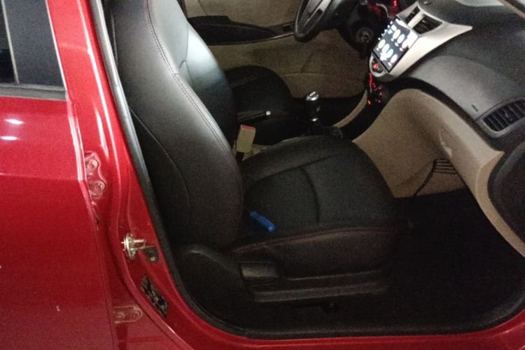 Used Hyundai Verna (older generation) 2014 1.4L Manual Smart GLS Trim Right Front Seat