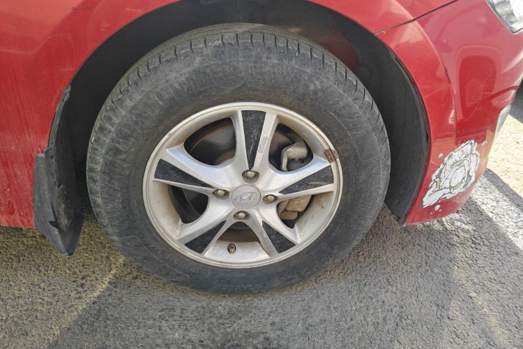 Used Hyundai Verna (older generation) 2014 1.4L Automatic Smart GLS Right Front Wheel Hub