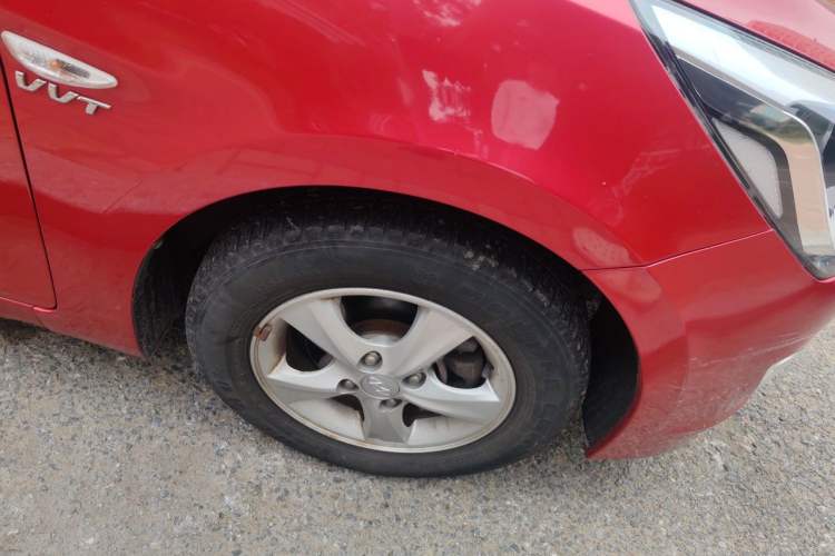 Used Hyundai Verna (older generation) 2014 1.4L Automatic Smart GLS Right Front Wheel Hub