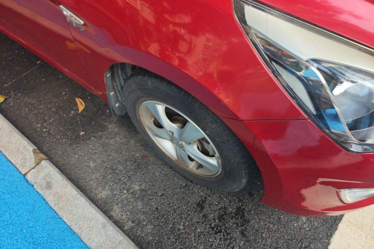 Used Hyundai Verna (older generation) 2014 1.4L Automatic Smart GLS Right Front Wheel Hub