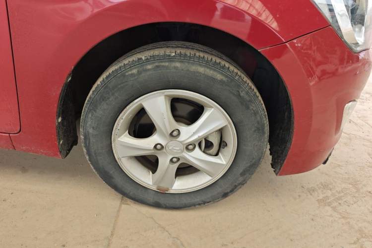 Used Hyundai Verna (older generation) 2014 1.4L Manual Smart GLS Trim Right Front Wheel Hub