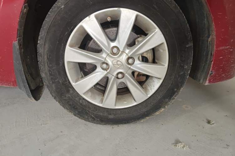 Used Hyundai Verna (older generation) 2014 1.4L Manual Smart GLS Trim Right Front Wheel Hub