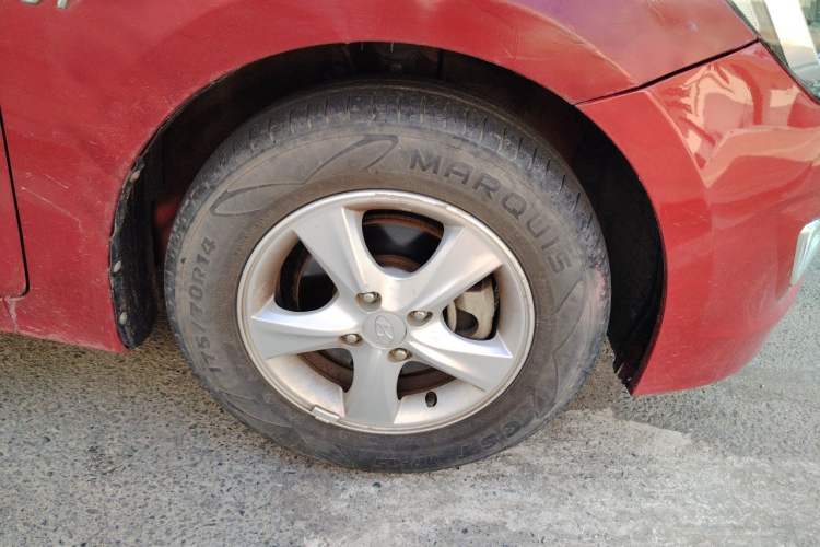 Used Hyundai Verna (older generation) 2014 1.4L Automatic Smart GLS Right Front Wheel Hub