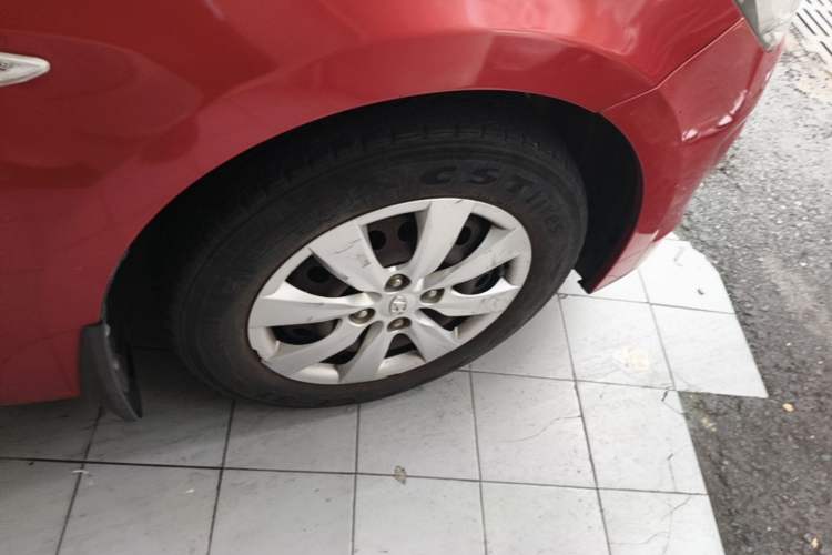 Used Hyundai Verna (older generation) 2014 1.4L Manual Smart GLS Trim Right Front Wheel Hub
