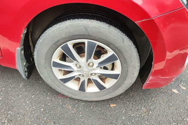 Used Hyundai Verna (older generation) 2014 1.4L Manual Smart GLS Trim Right Front Wheel Hub