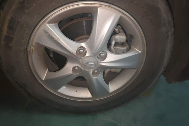 Used Hyundai Verna (older generation) 2014 1.4L Automatic Leading-Edge GLX Right Front Wheel Hub