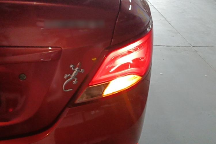 Used Hyundai Verna (older generation) 2014 1.4L Automatic Smart GLS Right Rear Taillight