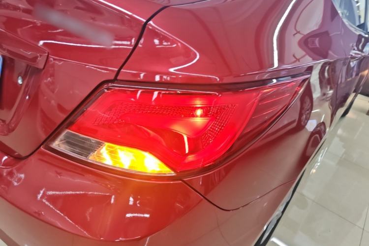 Used Hyundai Verna (older generation) 2014 1.4L Automatic Smart GLS Right Rear Taillight