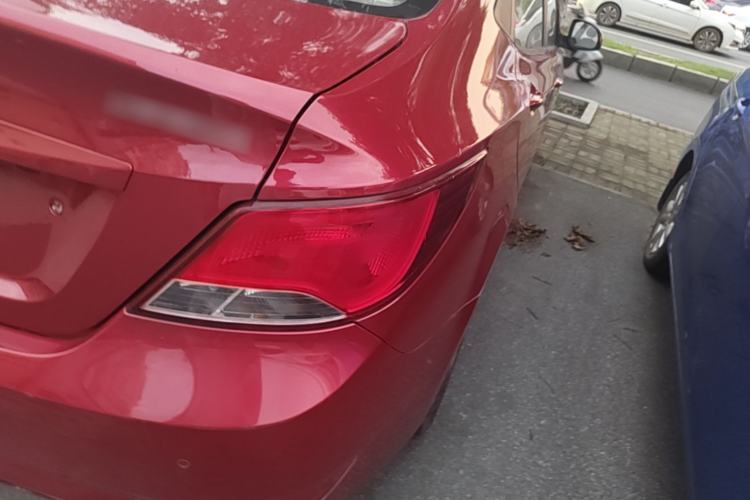Used Hyundai Verna (older generation) 2014 1.4L Automatic Smart GLS Right Rear Taillight