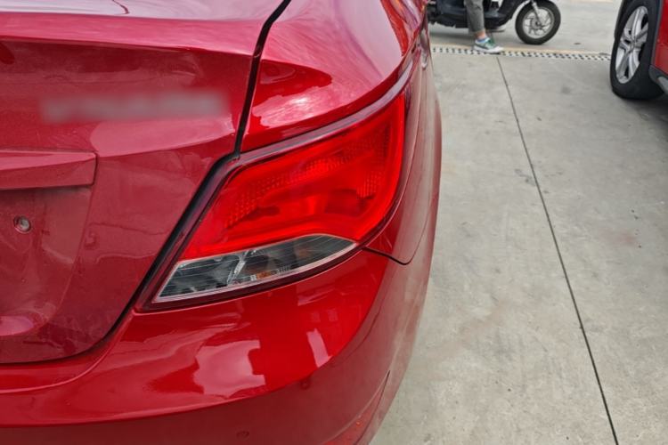 Used Hyundai Verna (older generation) 2014 1.4L Automatic Smart GLS Right Rear Taillight