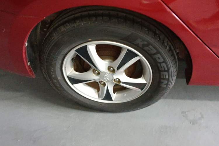 Used Hyundai Verna (older generation) 2014 1.4L Automatic Smart GLS Right Rear Wheel Hub