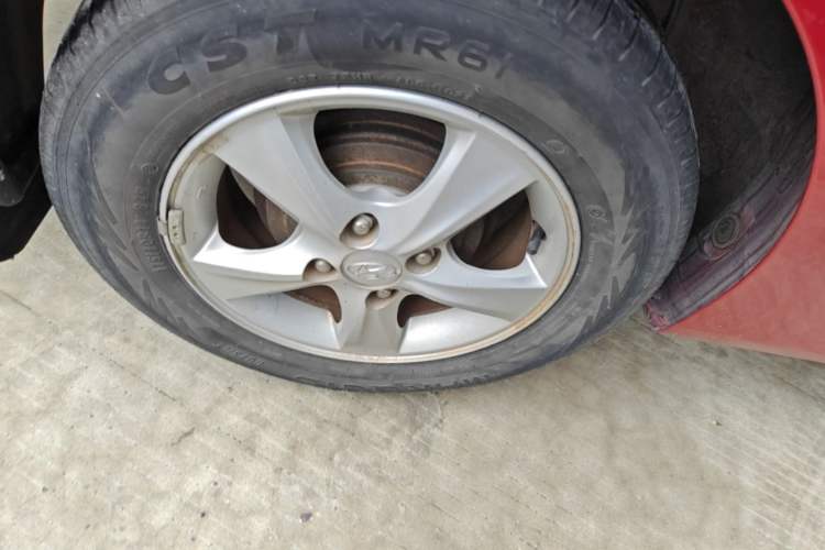 Used Hyundai Verna (older generation) 2014 1.4L Automatic Smart GLS Right Rear Wheel Hub