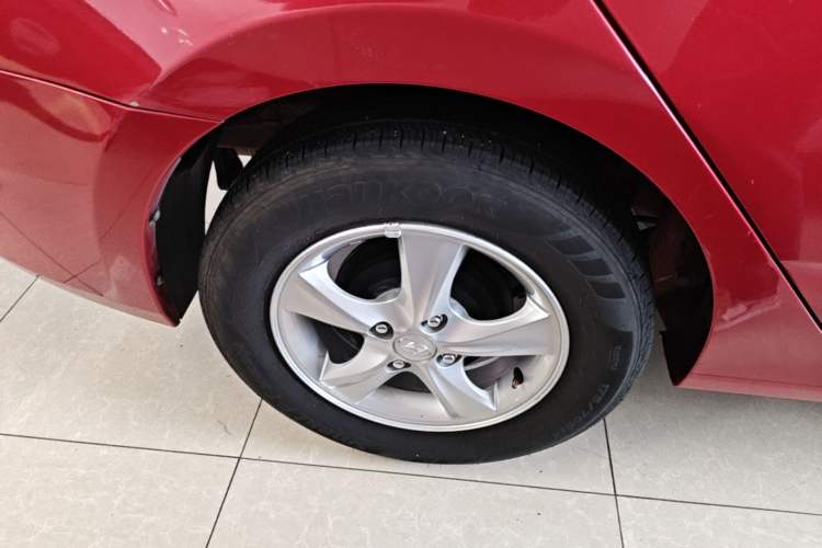 Used Hyundai Verna (older generation) 2014 1.4L Automatic Smart GLS Right Rear Wheel Hub