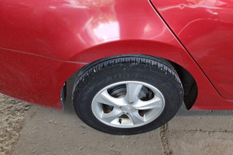Used Hyundai Verna (older generation) 2014 1.4L Automatic Smart GLS Right Rear Wheel Hub