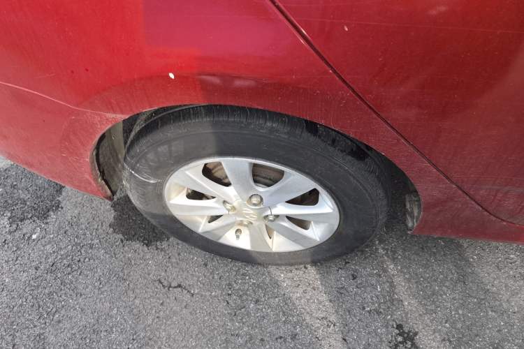 Used Hyundai Verna (older generation) 2014 1.4L Automatic Fashion GS Model Right Rear Wheel Hub