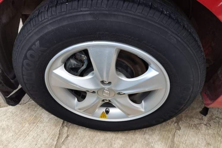 Used Hyundai Verna (older generation) 2014 1.4L Automatic Leading-Edge GLX Right Rear Wheel Hub