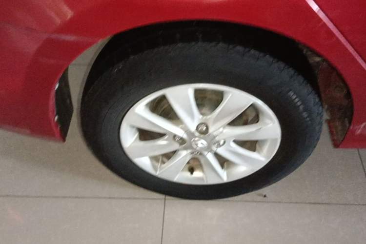 Used Hyundai Verna (older generation) 2014 1.4L Manual Smart GLS Trim Right Rear Wheel Hub