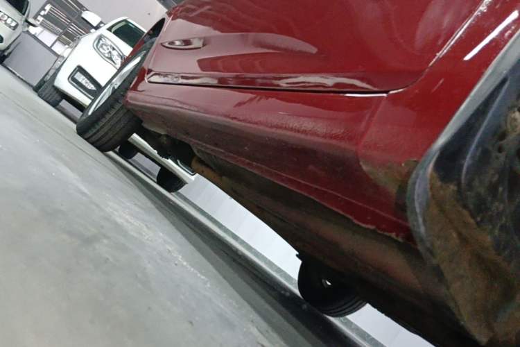 Used Hyundai Verna (older generation) 2014 1.4L Automatic Smart GLS Right Side Sill