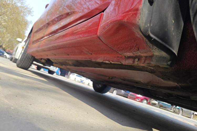 Used Hyundai Verna (older generation) 2014 1.4L Automatic Smart GLS Right Side Sill