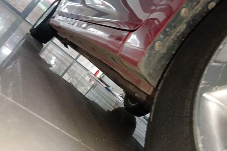 Used Hyundai Verna (older generation) 2014 1.4L Manual Smart GLS Trim Right Side Sill