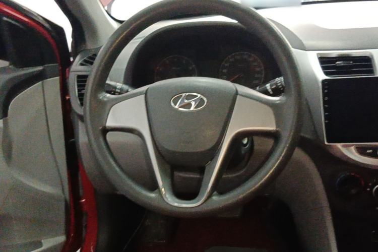 Used Hyundai Verna (older generation) 2014 1.4L Automatic Smart GLS Steering Wheel