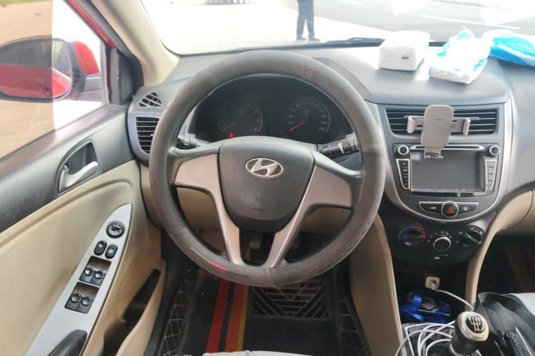 Used Hyundai Verna (older generation) 2014 1.4L Manual Fashion GS Model Steering Wheel