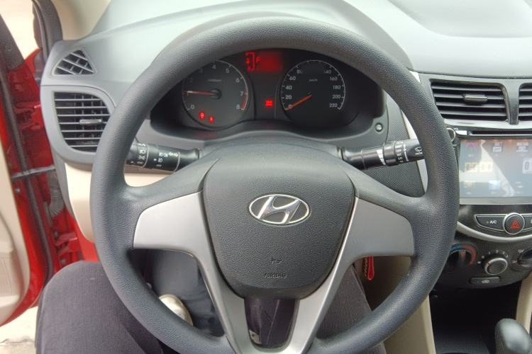 Used Hyundai Verna (older generation) 2014 1.4L Automatic Smart GLS Steering Wheel