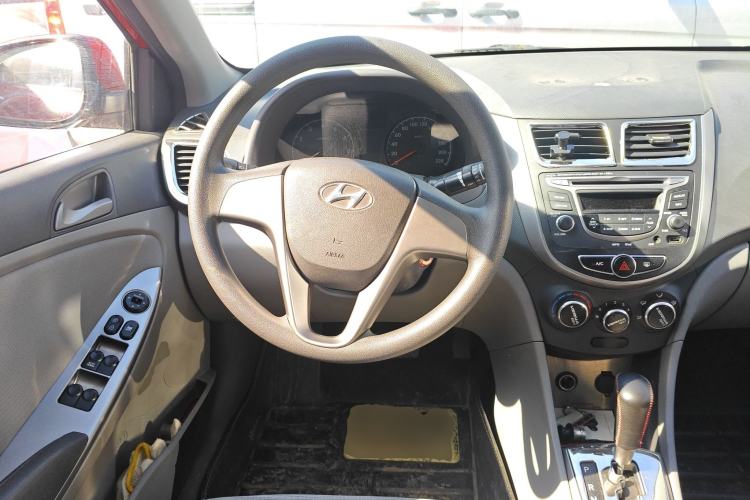 Used Hyundai Verna (older generation) 2014 1.4L Automatic Smart GLS Steering Wheel