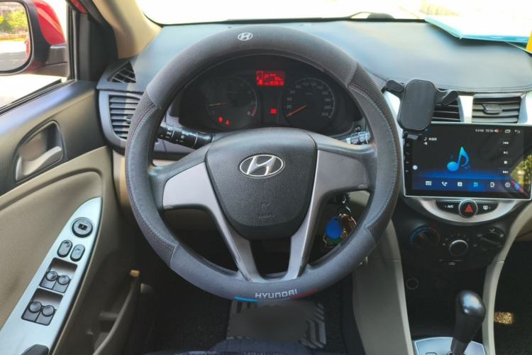 Used Hyundai Verna (older generation) 2014 1.4L Automatic Smart GLS Steering Wheel