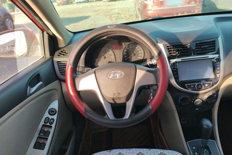 Used Hyundai Verna (older generation) 2014 1.4L Automatic Smart GLS Steering Wheel