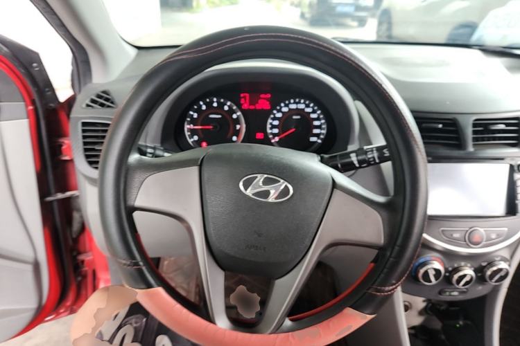 Used Hyundai Verna (older generation) 2014 1.4L Manual Smart GLS Trim Steering Wheel