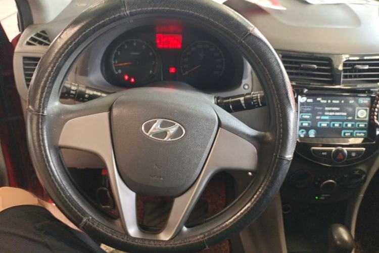 Used Hyundai Verna (older generation) 2014 1.4L Automatic Smart GLS Steering Wheel