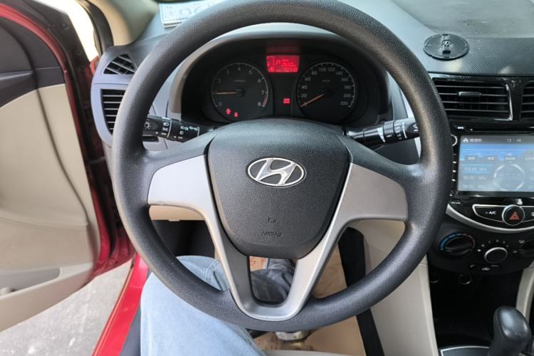 Used Hyundai Verna (older generation) 2014 1.4L Automatic Smart GLS Steering Wheel