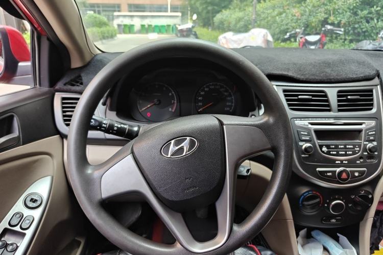 Used Hyundai Verna (older generation) 2014 1.4L Manual Smart GLS Trim Steering Wheel