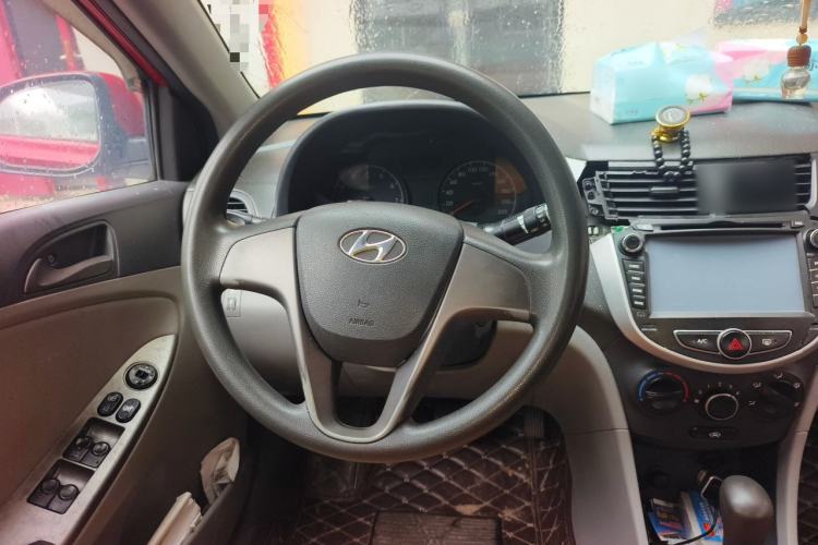 Used Hyundai Verna (older generation) 2014 1.4L Automatic Smart GLS Steering Wheel