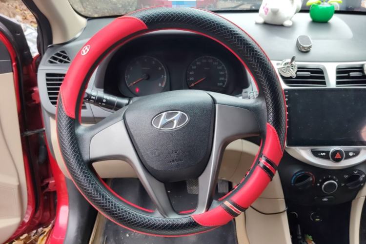 Used Hyundai Verna (older generation) 2014 1.4L Manual Smart GLS Trim Steering Wheel