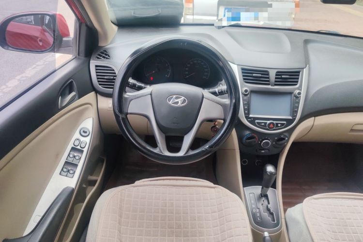 Used Hyundai Verna (older generation) 2014 1.4L Automatic Smart GLS Steering Wheel