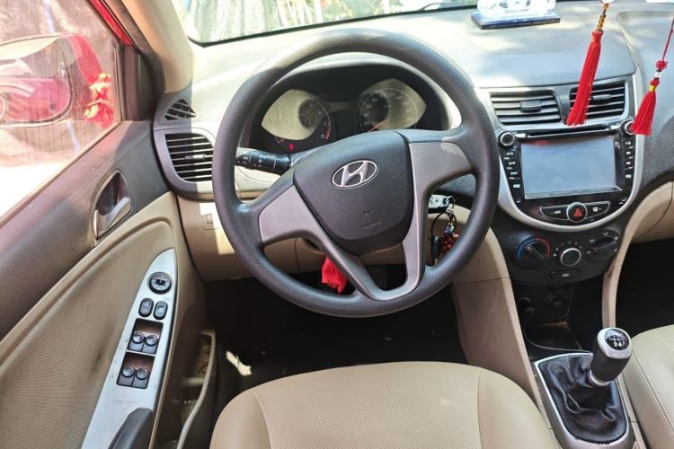 Used Hyundai Verna (older generation) 2014 1.4L Manual Smart GLS Trim Steering Wheel